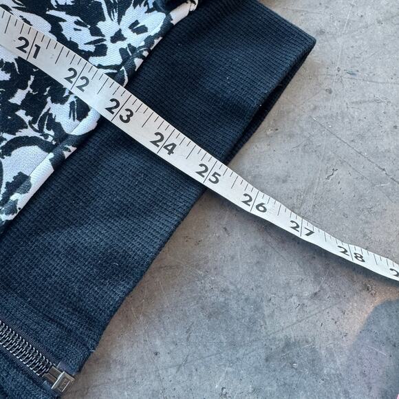 Vintage Y2K Lululemon Asymmetric Zip Floral Cozy Cuddle Up Jacket Women's 6 - Picture 7 of 7